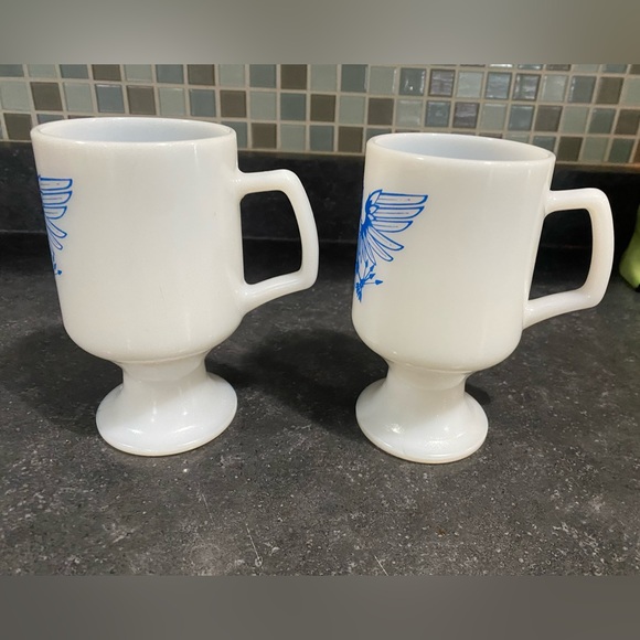 Set of 2 footed milkglass mugs with Blue Eagle - Picture 8 of 8